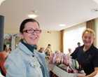 
Handarbeitskreis beschenkt alle Bewohner im Pflegewohnhaus mit Socken am 05.12..2012
